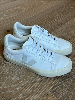 Size 9 - Women’s VEJA Campo Chromefree Leather White Natural